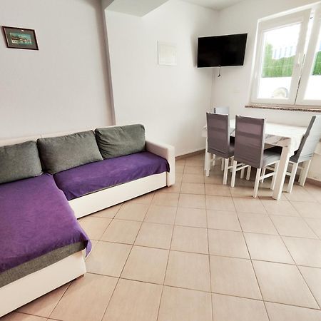 Apartments And Rooms Vuleta, Close To The Beach Makarska Room photo