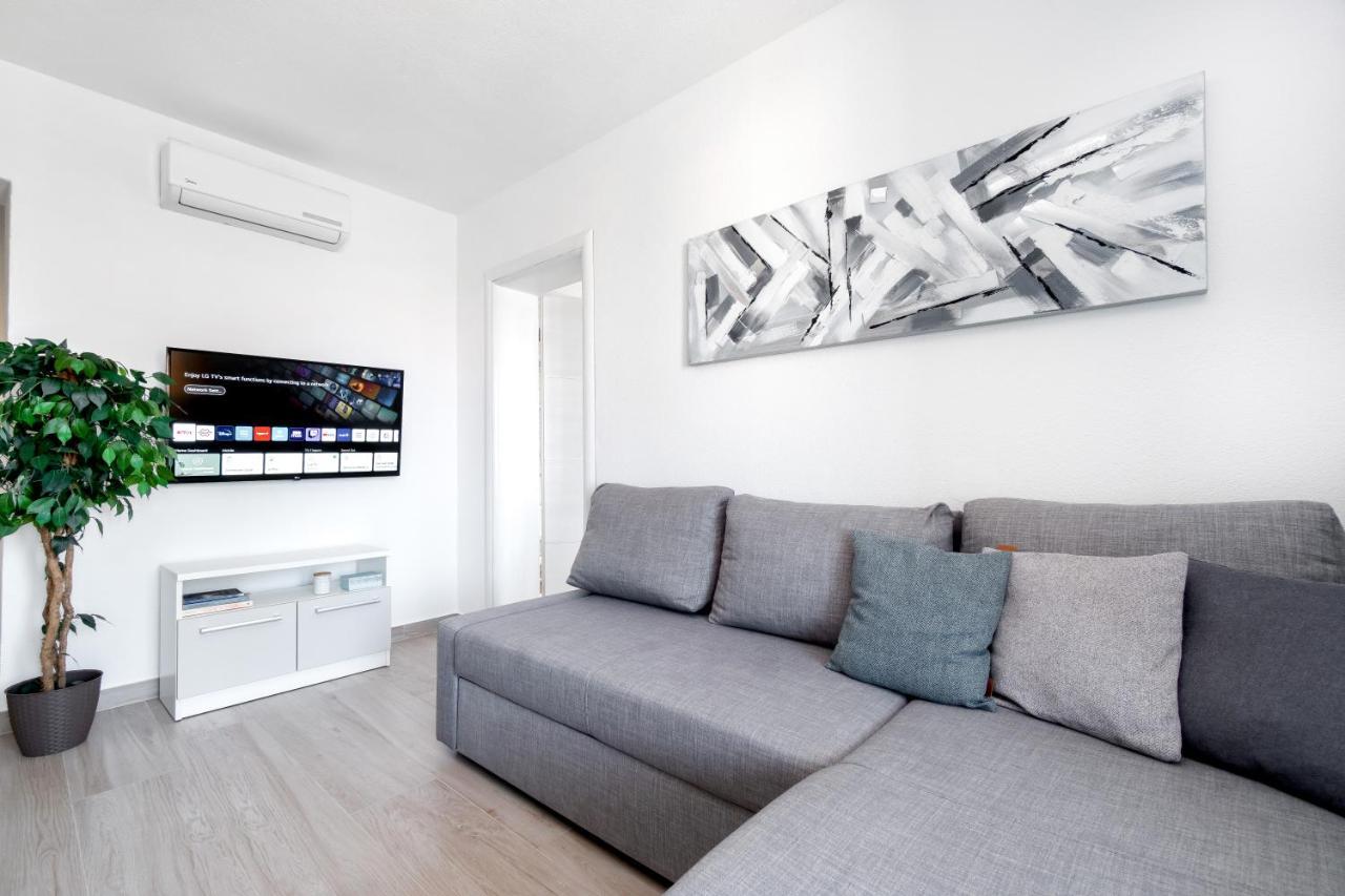 Apartments And Rooms Vuleta, Close To The Beach Makarska Exterior photo