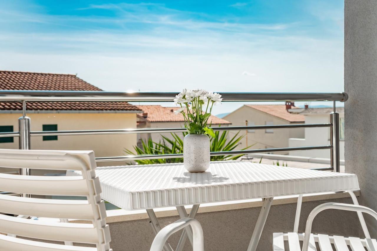 Apartments And Rooms Vuleta, Close To The Beach Makarska Room photo