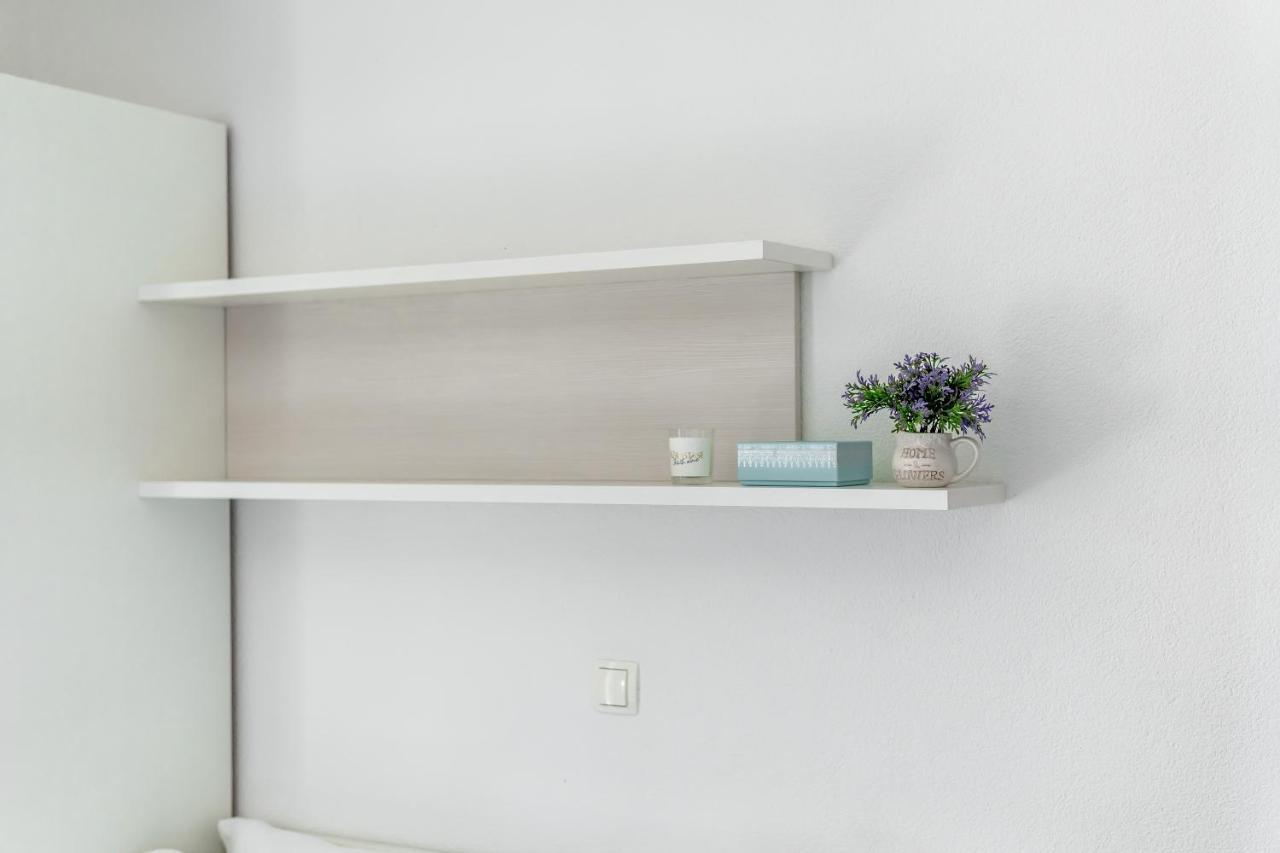 Apartments And Rooms Vuleta, Close To The Beach Makarska Room photo