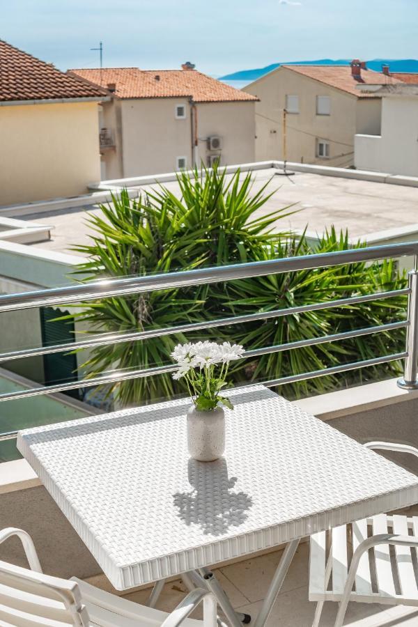 Apartments And Rooms Vuleta, Close To The Beach Makarska Room photo