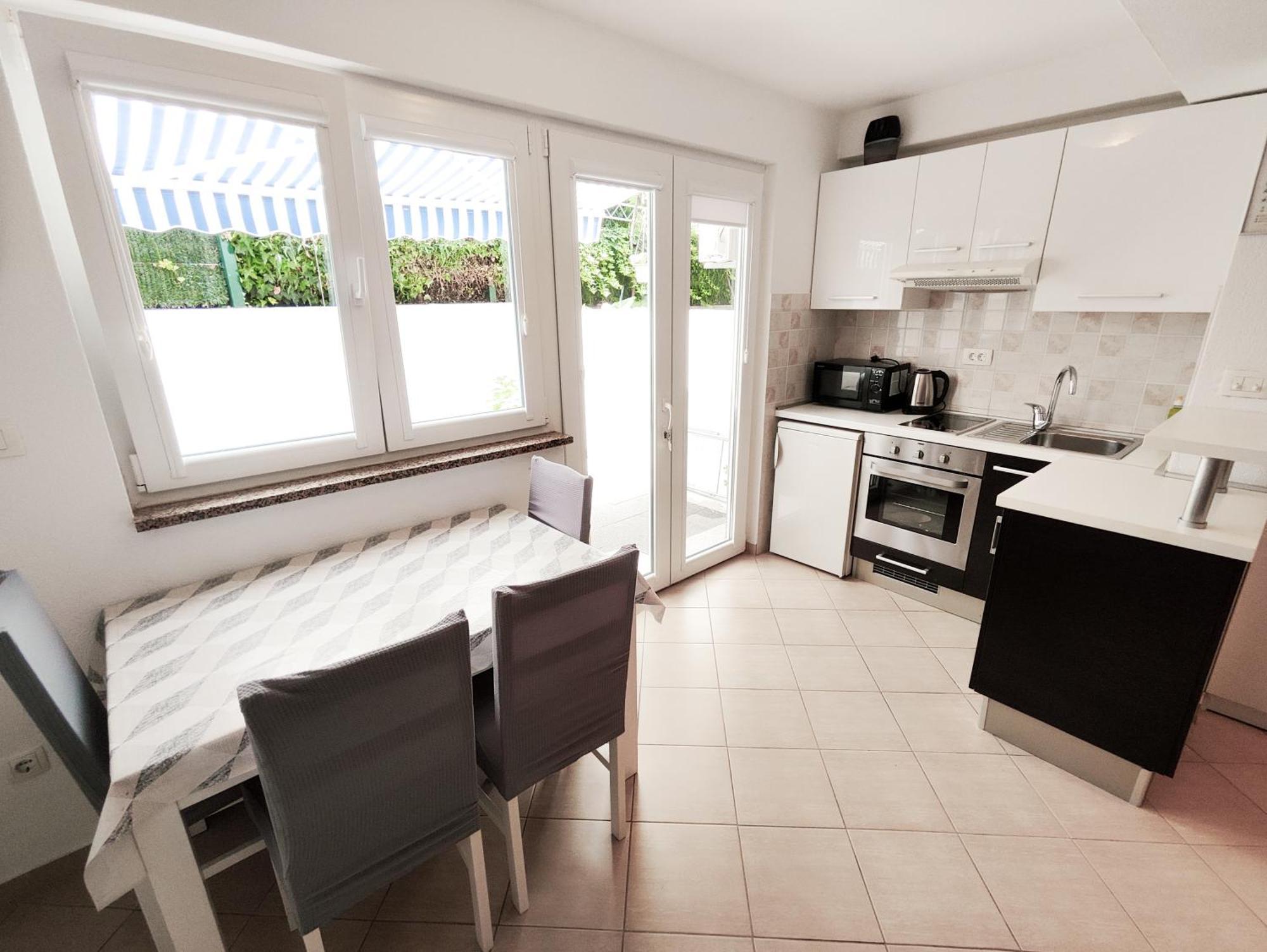 Apartments And Rooms Vuleta, Close To The Beach Makarska Room photo