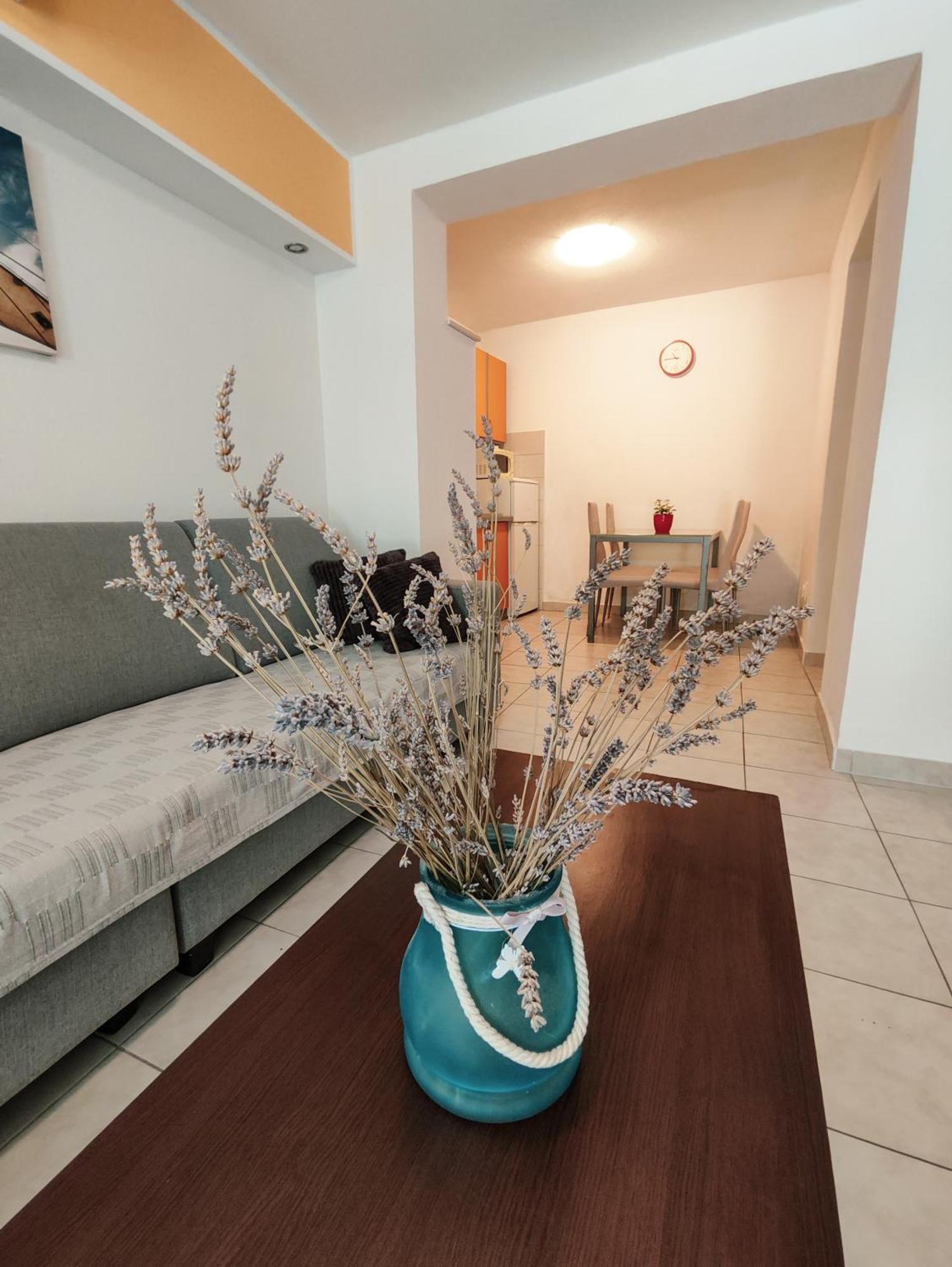 Apartments And Rooms Vuleta, Close To The Beach Makarska Room photo