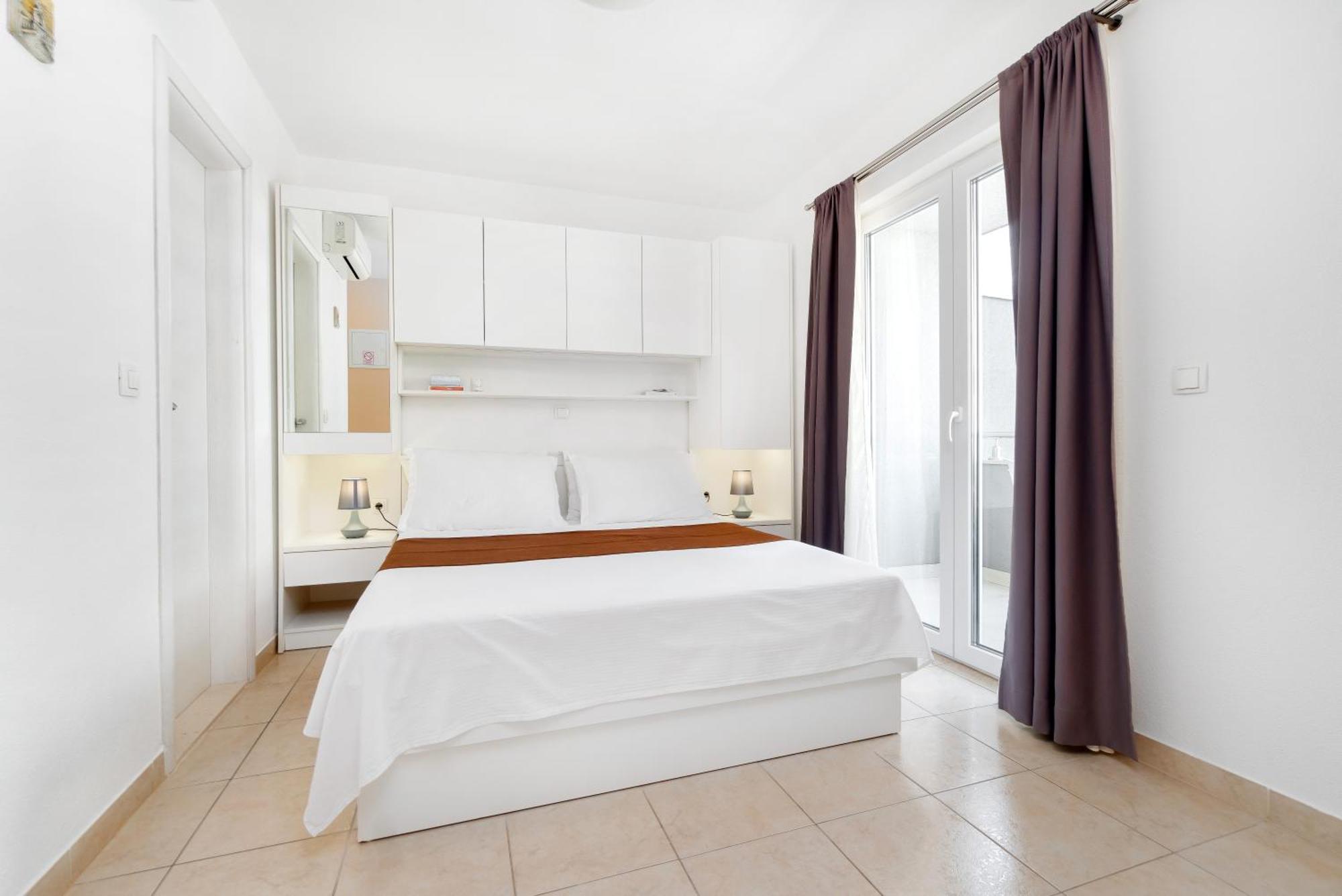 Apartments And Rooms Vuleta, Close To The Beach Makarska Exterior photo