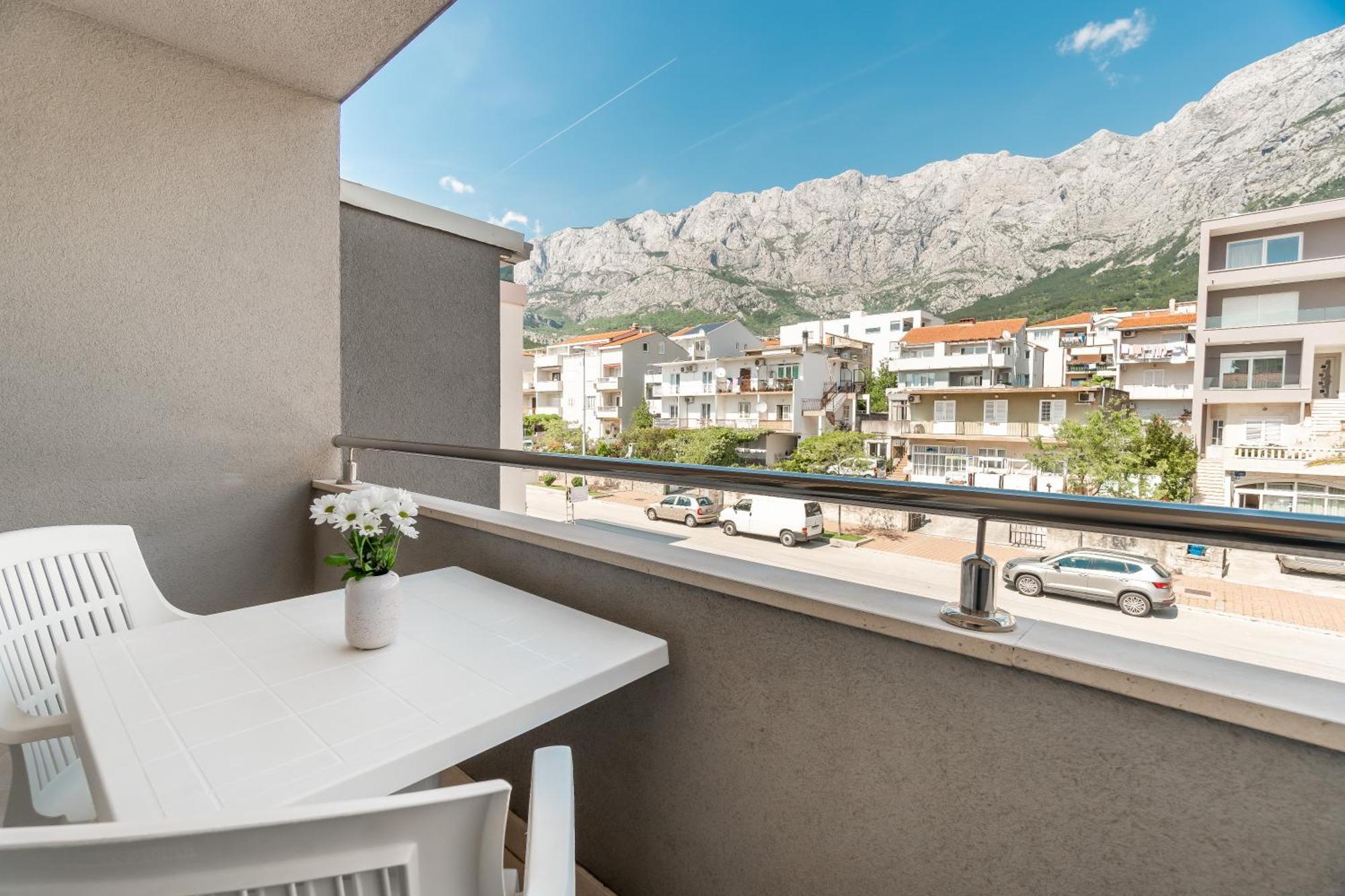 Apartments And Rooms Vuleta, Close To The Beach Makarska Room photo