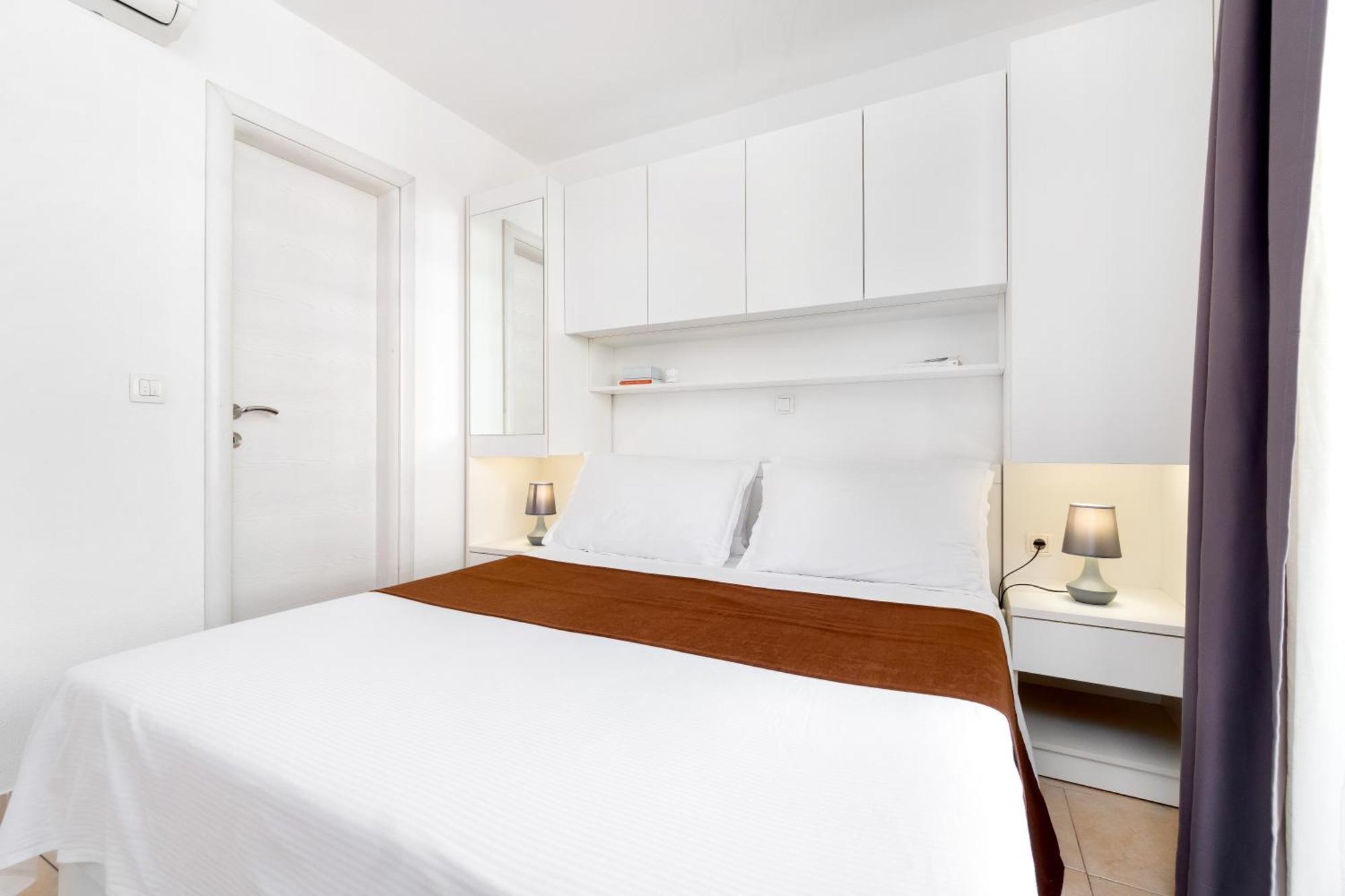Apartments And Rooms Vuleta, Close To The Beach Makarska Room photo