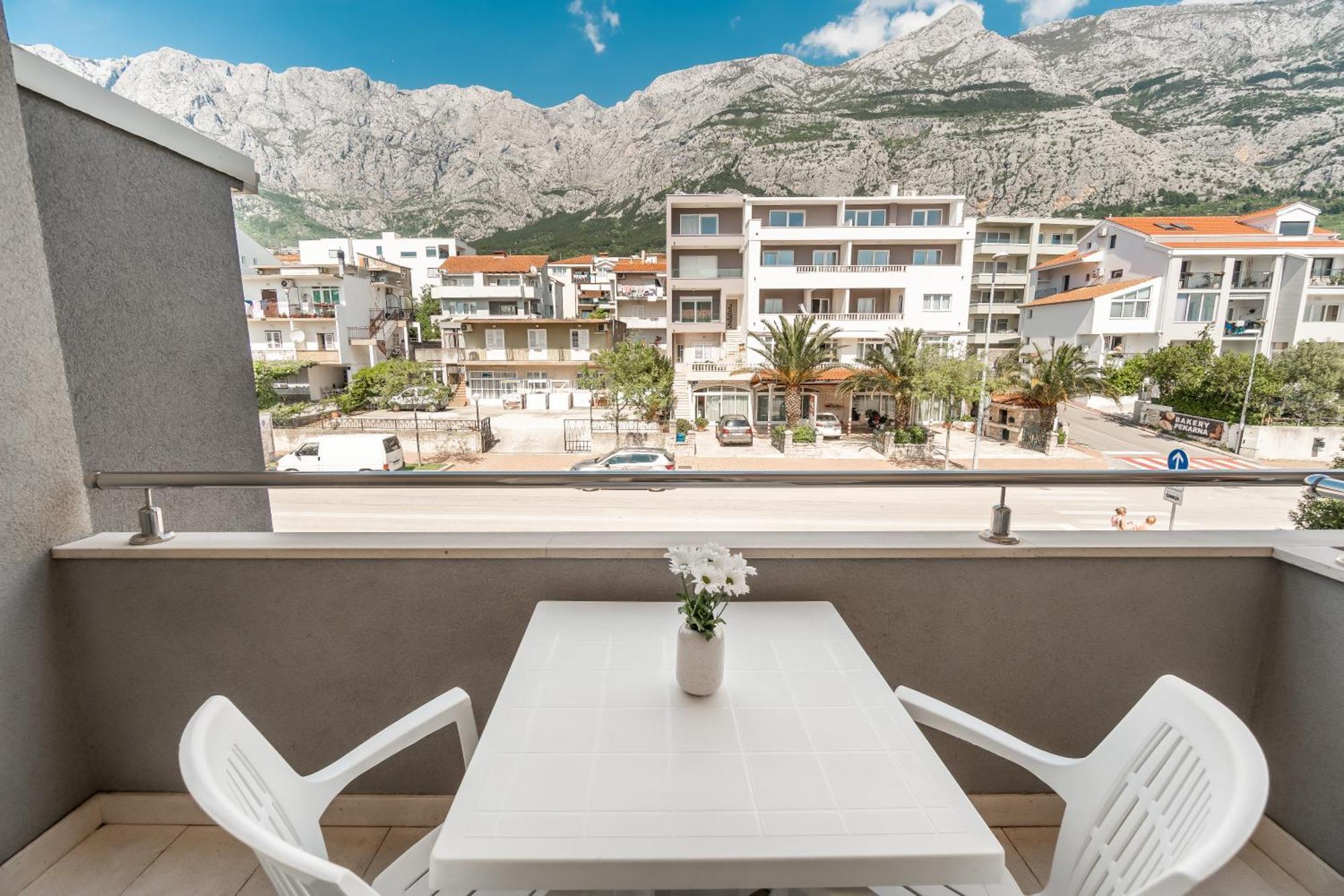 Apartments And Rooms Vuleta, Close To The Beach Makarska Exterior photo