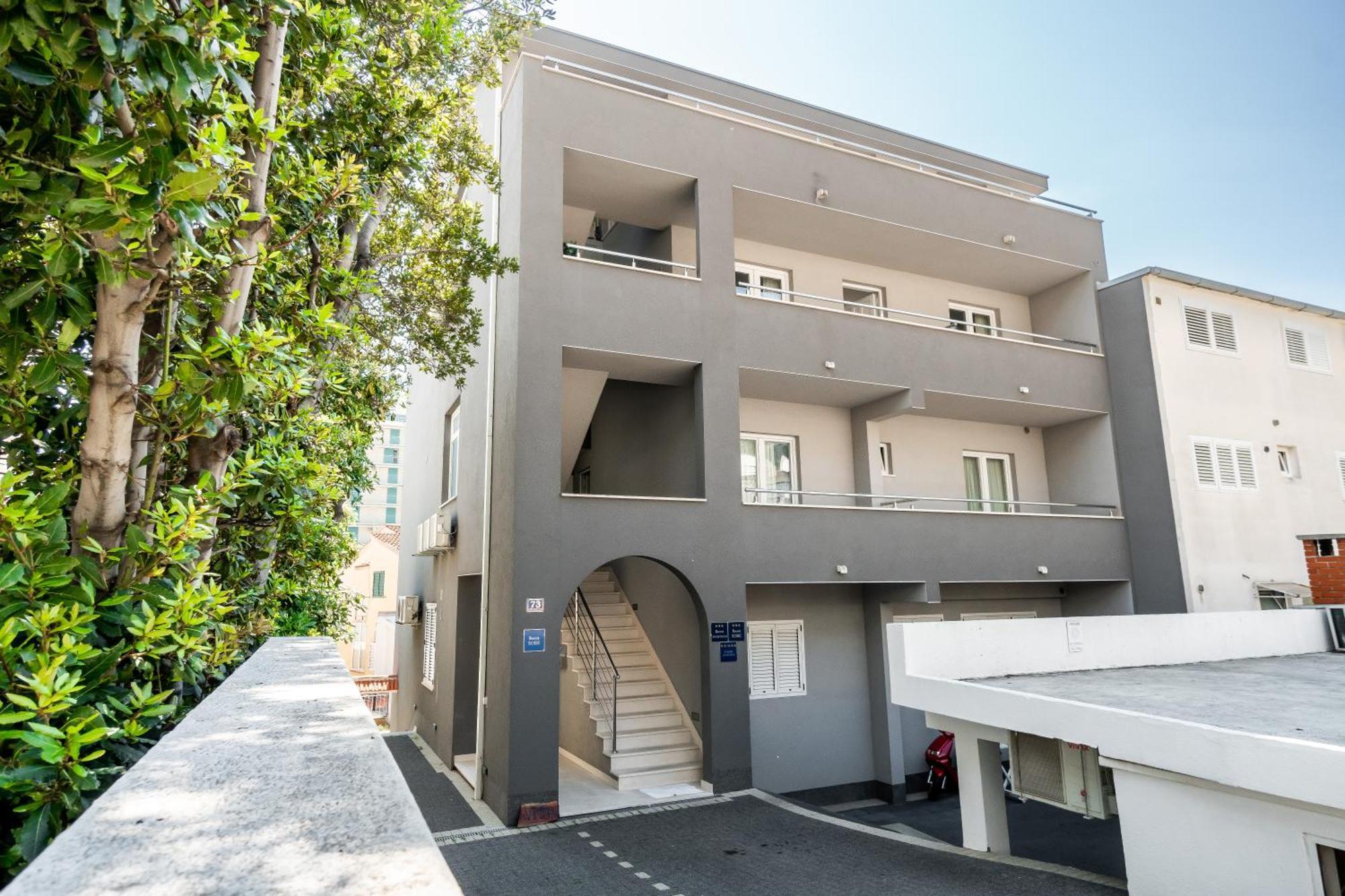 Apartments And Rooms Vuleta, Close To The Beach Makarska Exterior photo