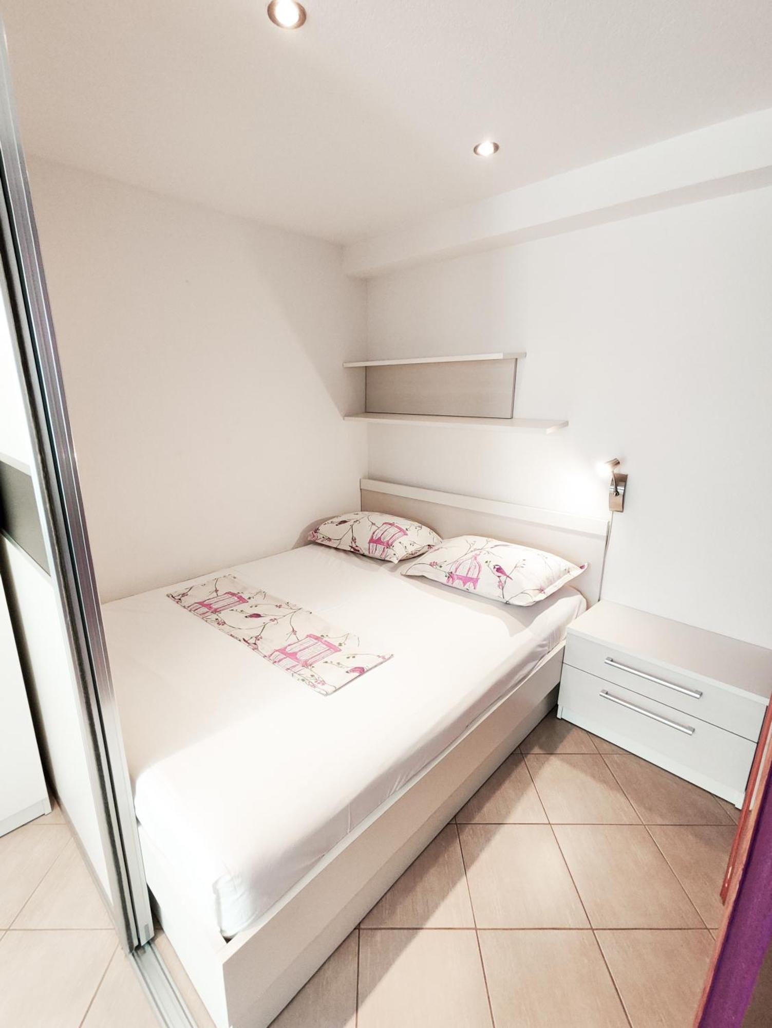 Apartments And Rooms Vuleta, Close To The Beach Makarska Room photo
