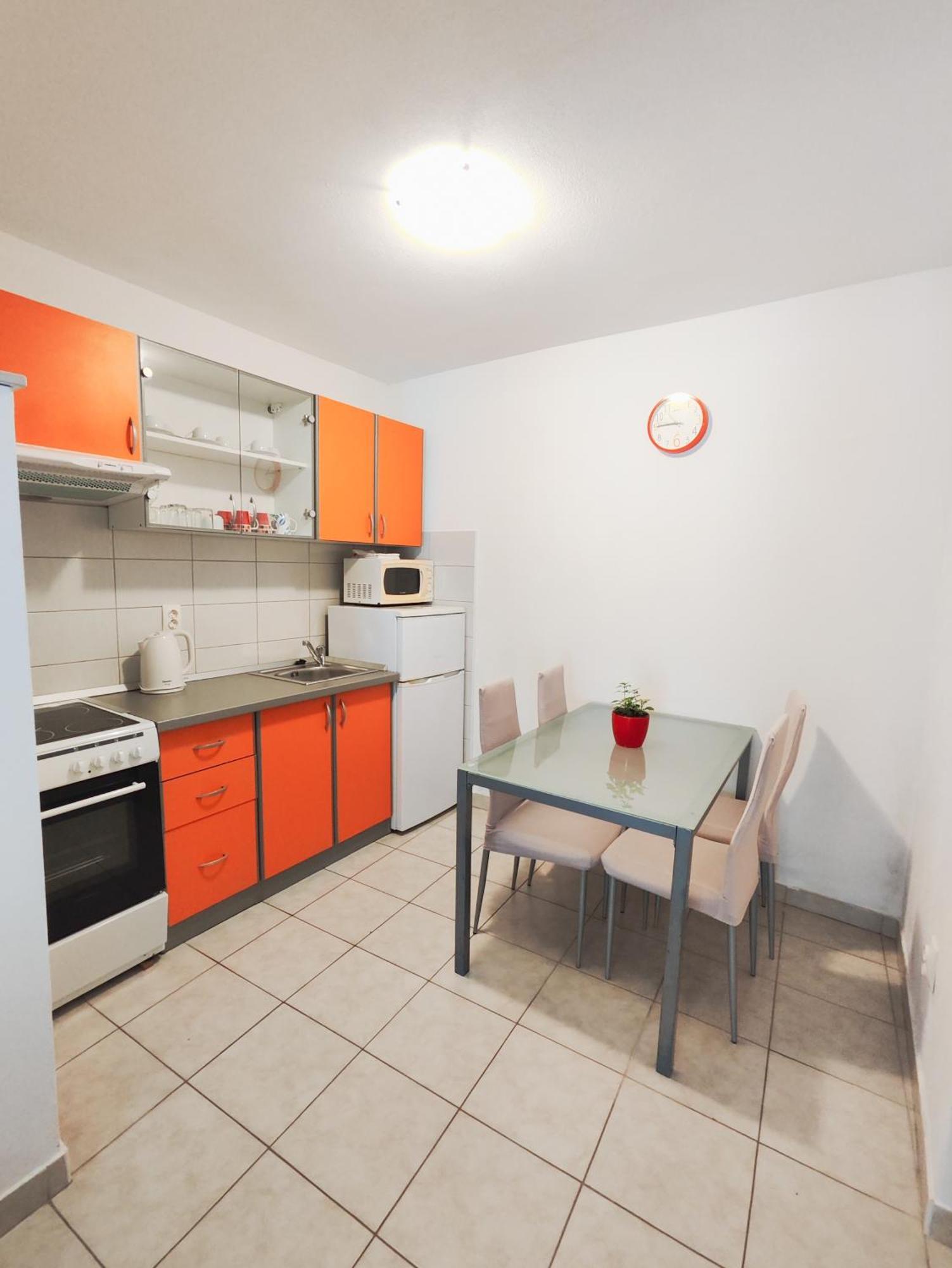 Apartments And Rooms Vuleta, Close To The Beach Makarska Room photo