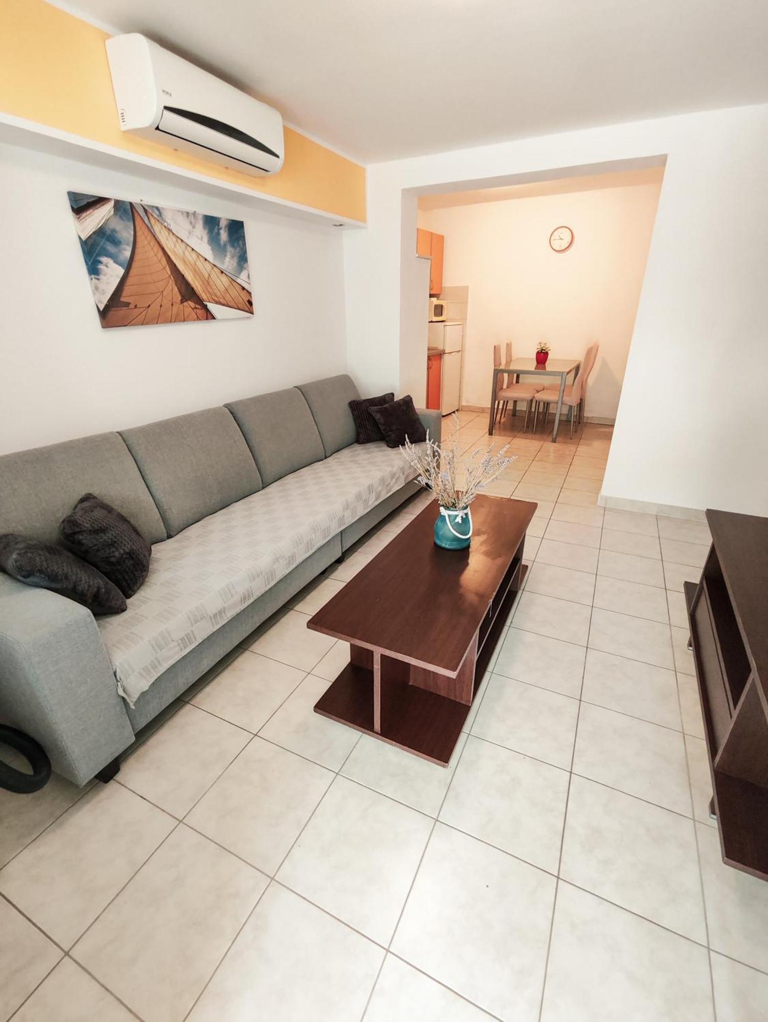Apartments And Rooms Vuleta, Close To The Beach Makarska Room photo
