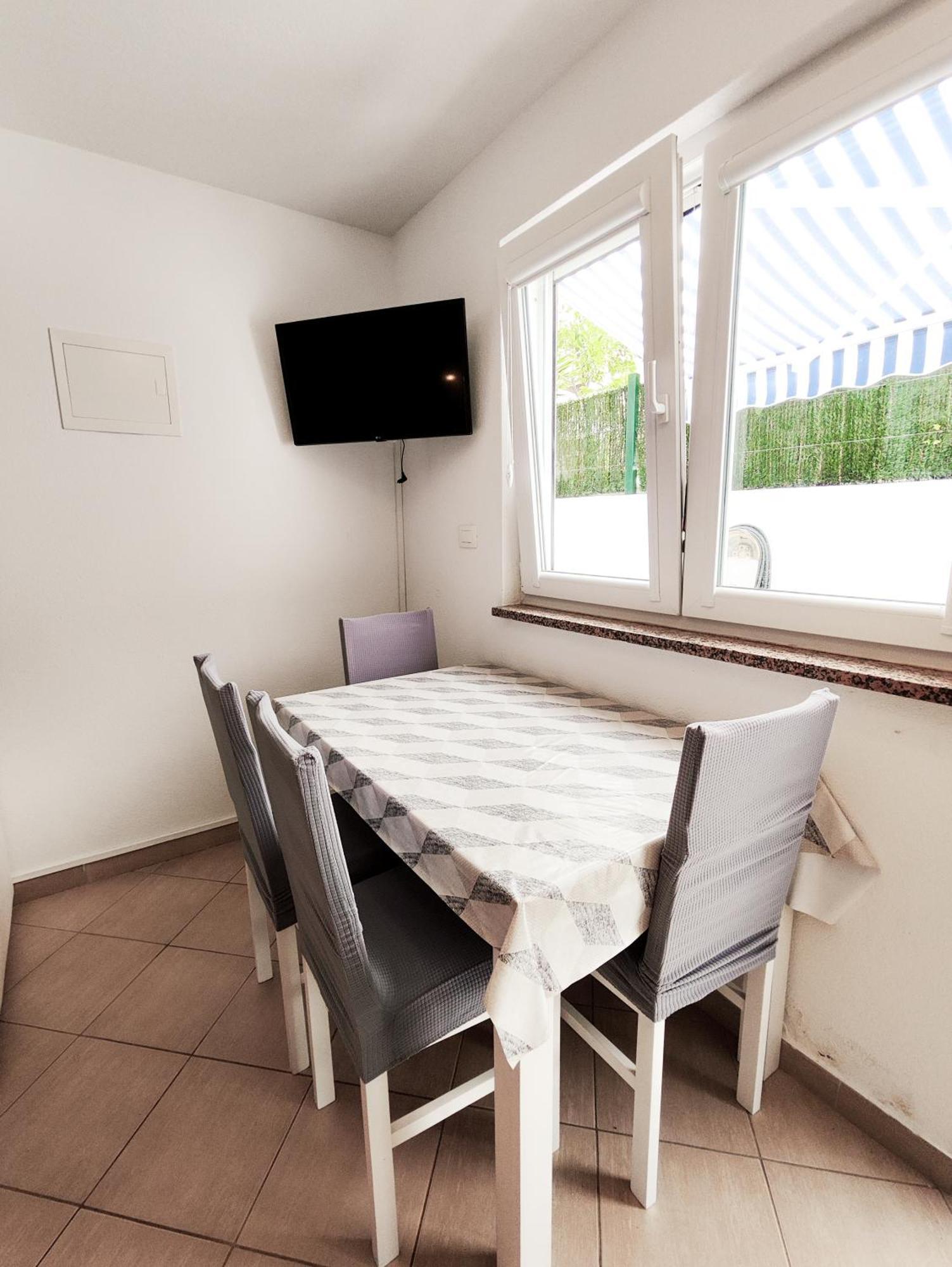 Apartments And Rooms Vuleta, Close To The Beach Makarska Room photo