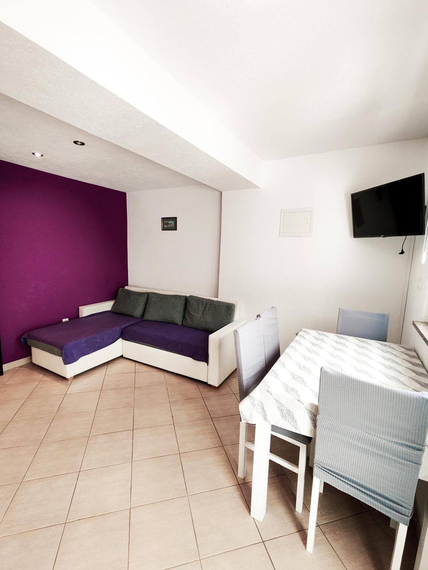 Apartments And Rooms Vuleta, Close To The Beach Makarska Room photo