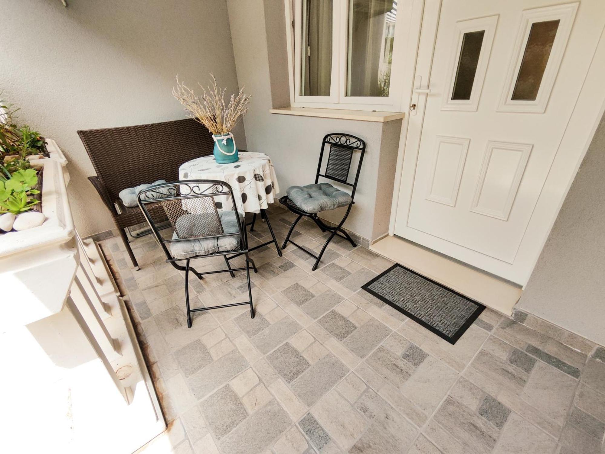 Apartments And Rooms Vuleta, Close To The Beach Makarska Room photo